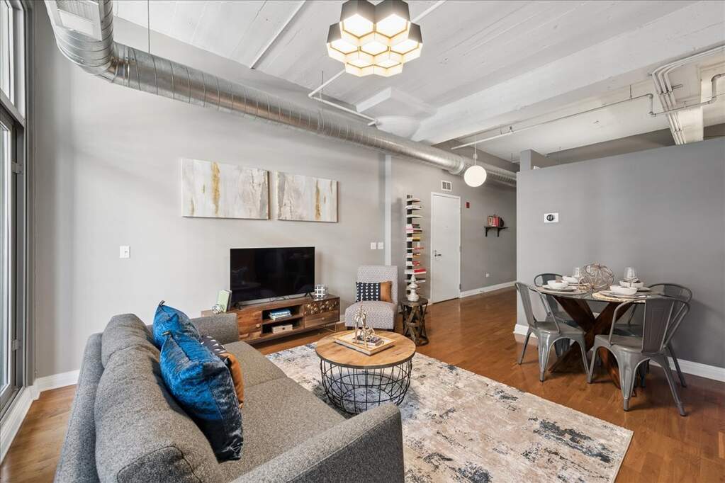 565 W Quincy Street #609, Chicago, IL 60661 - More
