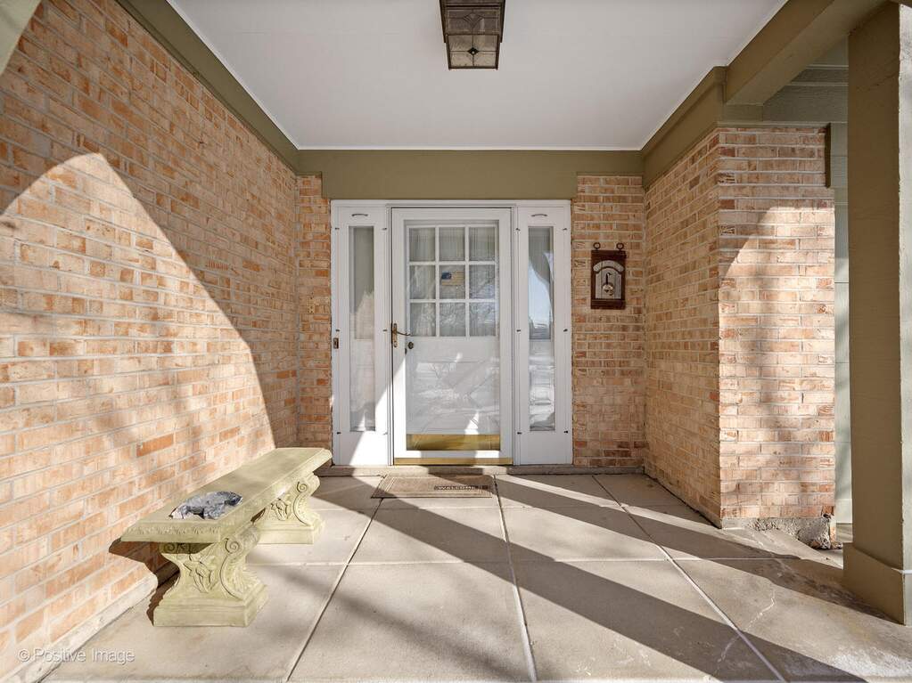 116 Rivershire Lane, Lincolnshire, IL 60069 - View 2