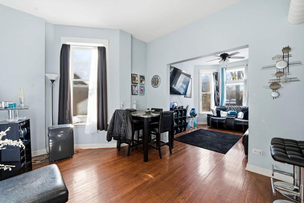 1637 S Saint Louis Avenue #1, Chicago, IL 60623 - More