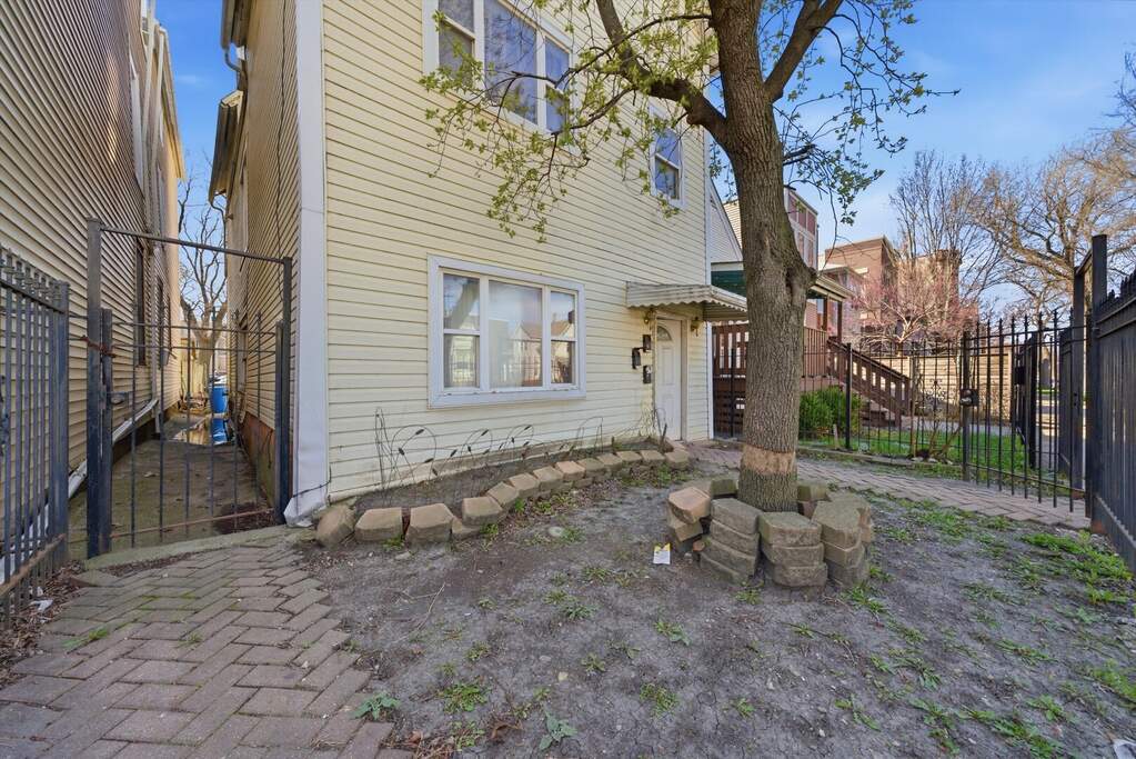 1626 N Saint Louis Avenue, Chicago, IL 60647 - View 2