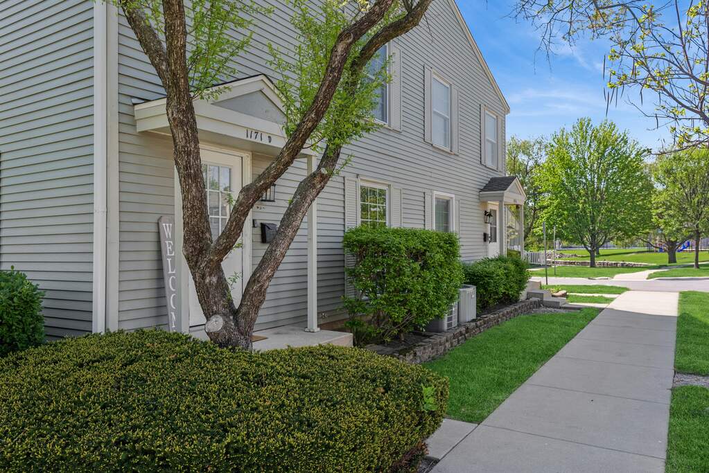 1171 Bunker Hill Court #D, Wheaton, IL 60189 - View 2