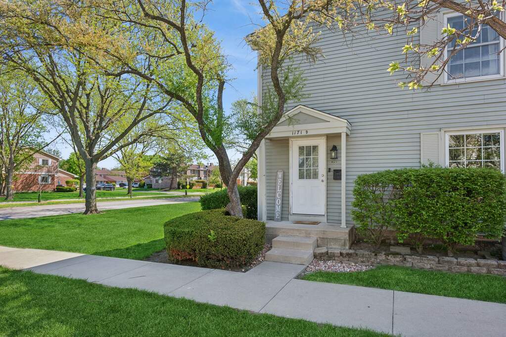 1171 Bunker Hill Court #D, Wheaton, IL 60189 - View 3