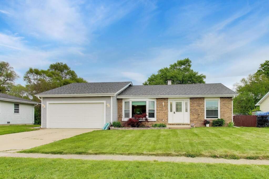 1410 N Scully Drive, Mchenry, IL 60050, Mchenry