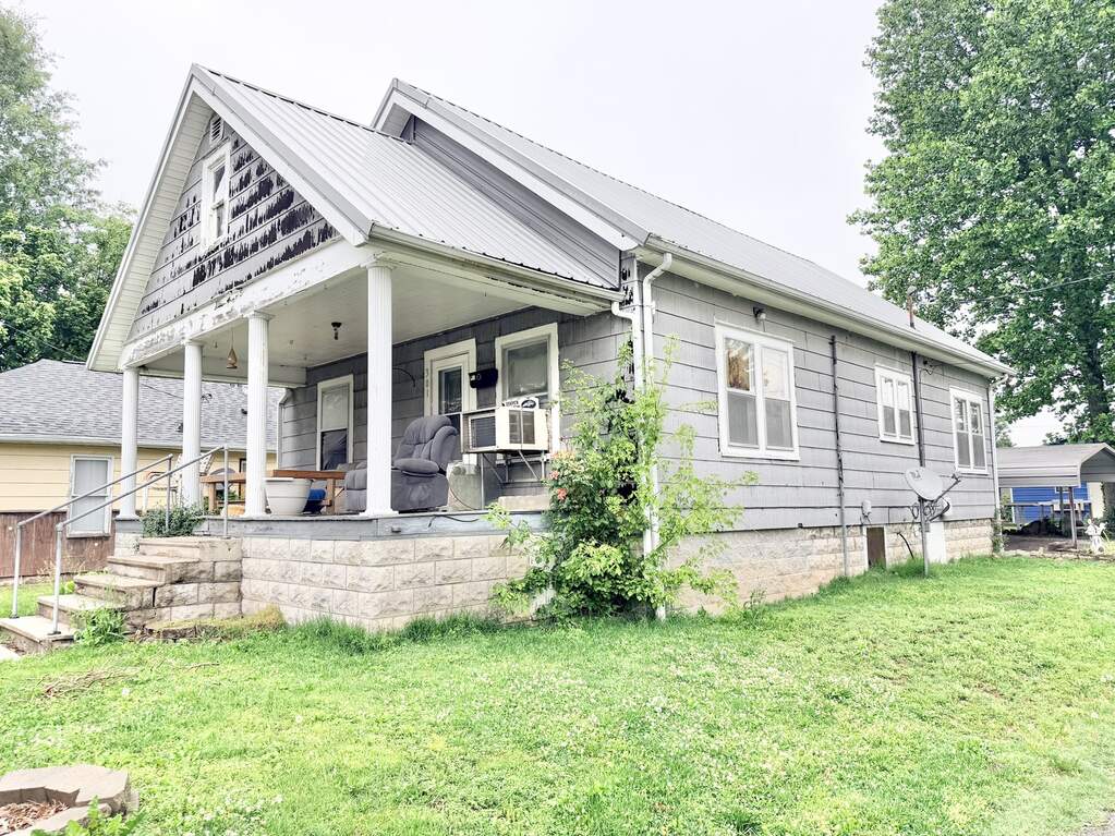 301 N Mclaren Street, Marion, IL 62959, Marion