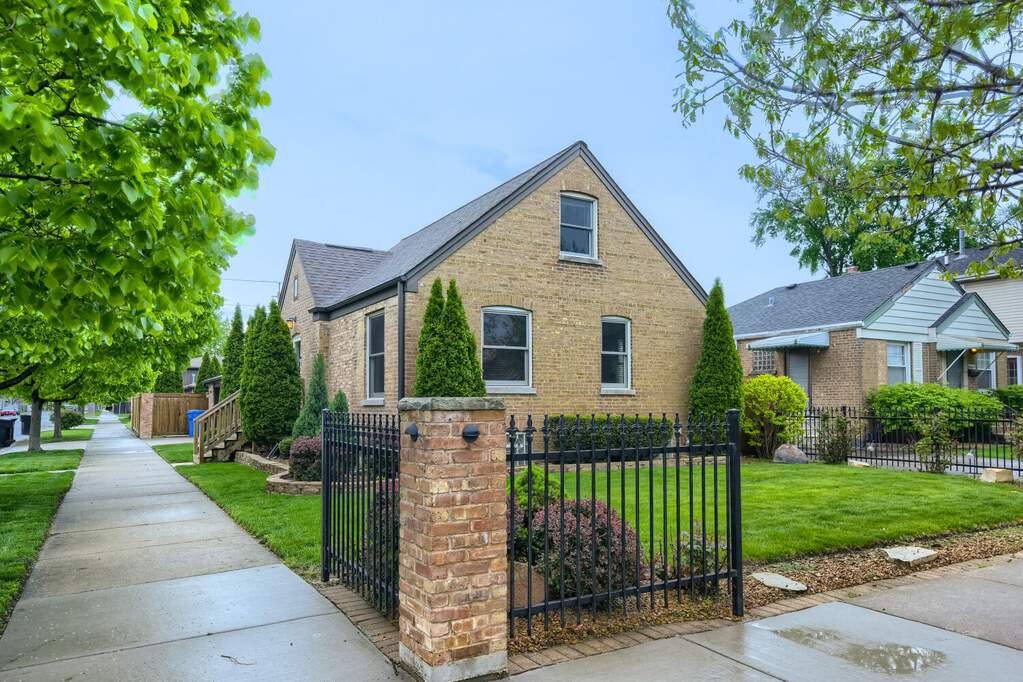 10401 S Trumbull Avenue, Chicago, IL 60655 - View 2