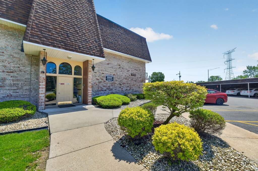 3235 S Manor Drive #104, Lansing, IL 60438 - View 2