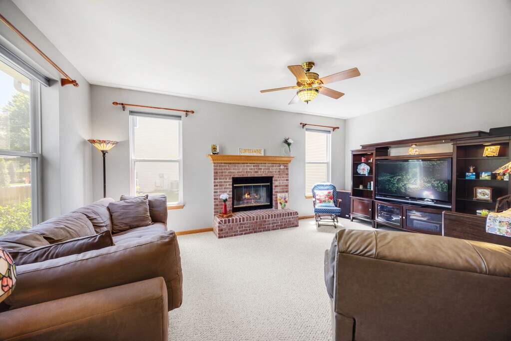 325 Forest Trail, South Elgin, IL 60177 - Više