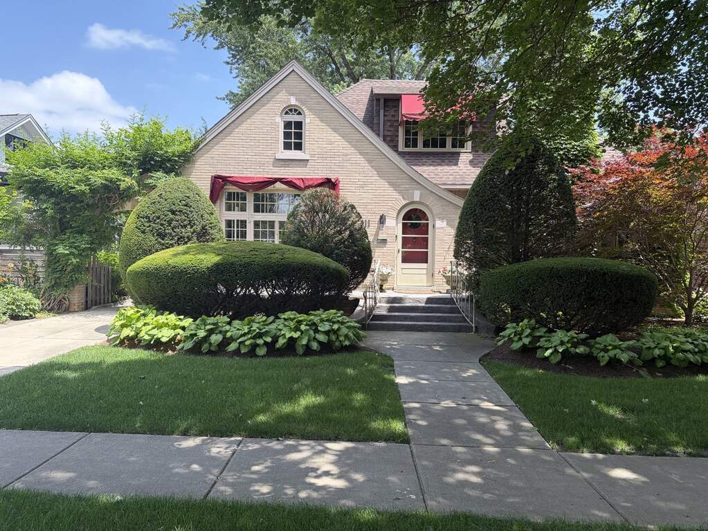 Mary O'Malley | Arlington Heights Real Estate Agent | @properties