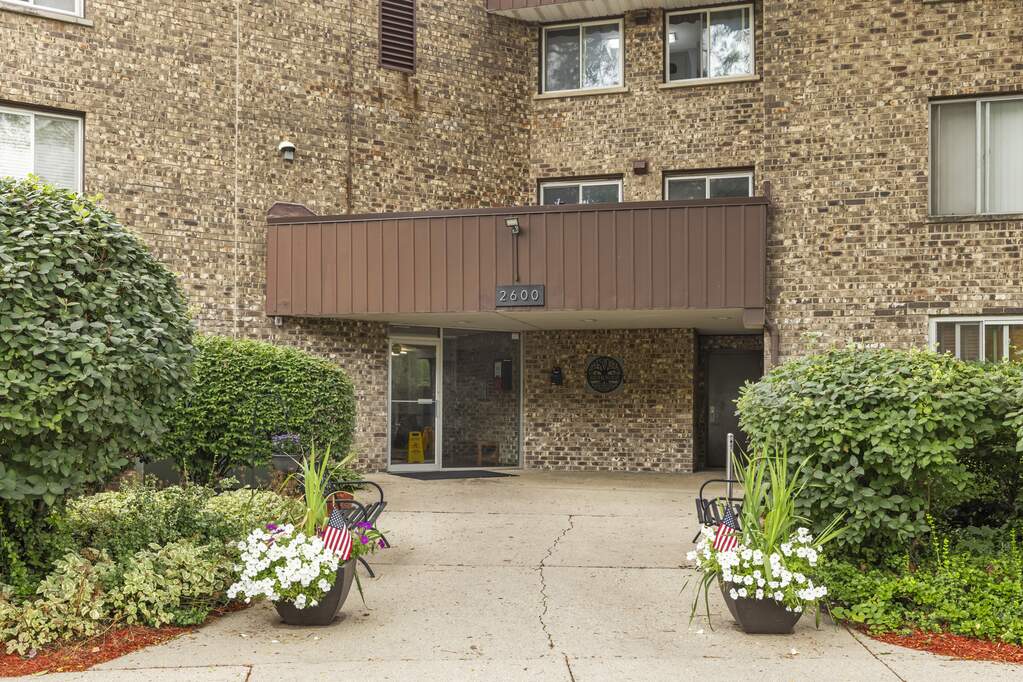 Apartment in Rolling Meadows, Cook County - View 2
