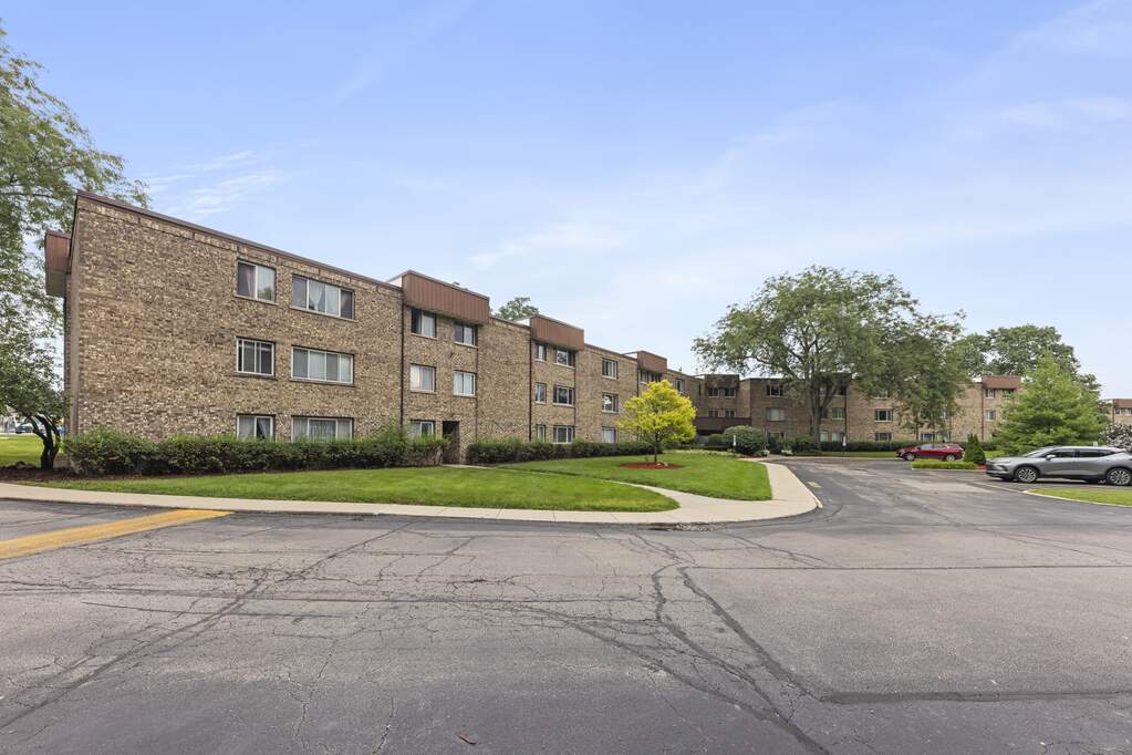 Apartment in Rolling Meadows, Cook County - View 3