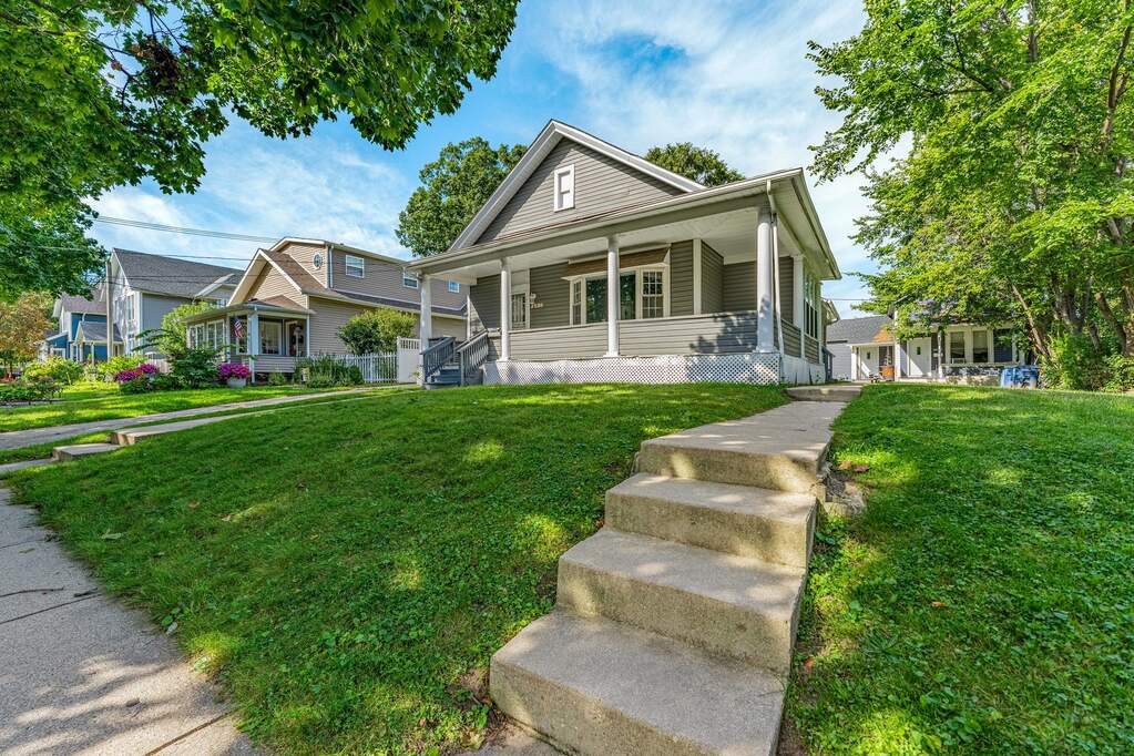 2520 Walnut Street, Blue Island, IL 60406 | MLS# 12774504 | @properties ...