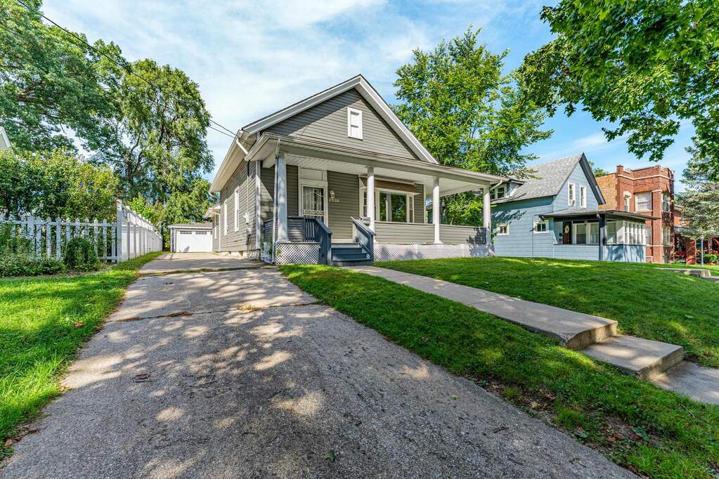 2520 Walnut Street, Blue Island, IL 60406 | MLS# 12774504 | @properties ...