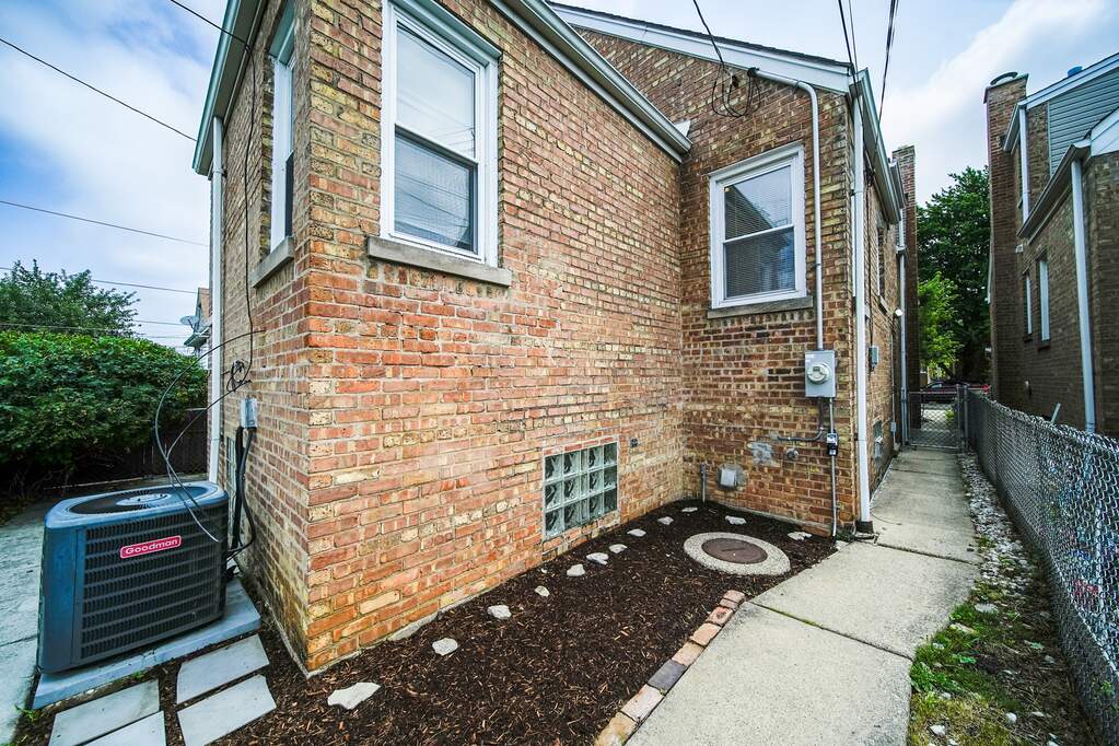 3230 N Neva Avenue, Chicago, IL 60634 | MLS# 12791646 | @properties ...
