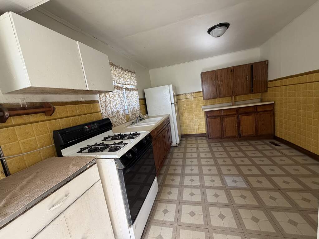 615 Garver Avenue, Rockford, IL 61102 | MLS# 12793556 | @properties ...