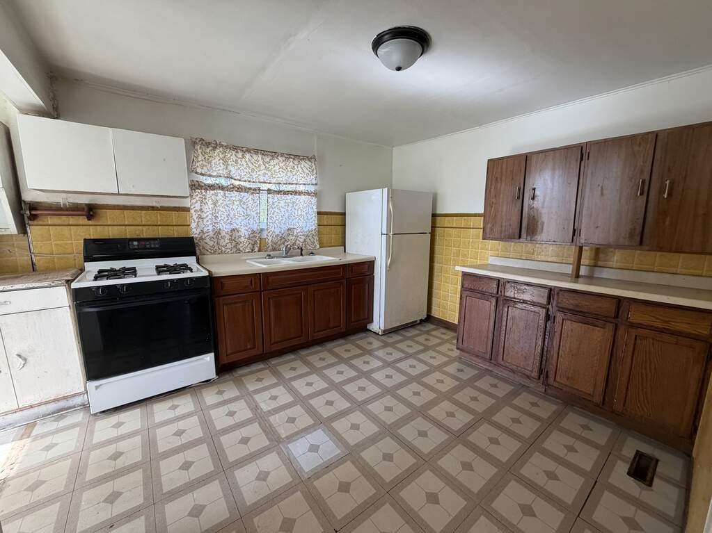 615 Garver Avenue, Rockford, IL 61102 | MLS# 12793556 | @properties ...