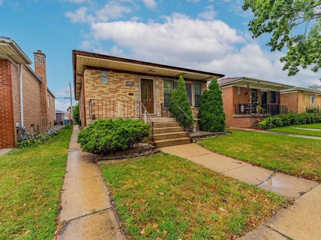 11120 S Ewing Avenue, Chicago, IL 60617 | MLS# 12795071 | @properties ...