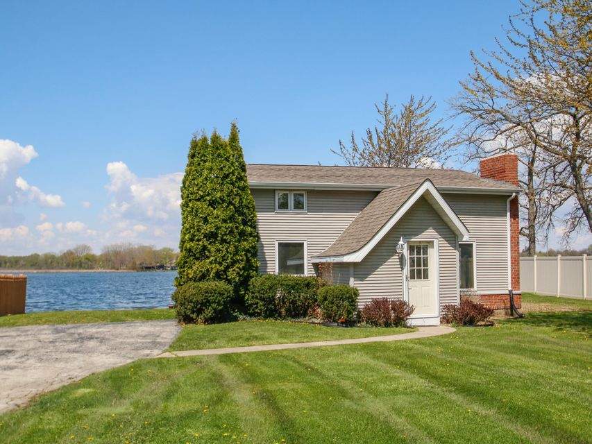 3115 E Lake Shore Dr, Twin Lakes, WI 53181 MLS 1474340 properties