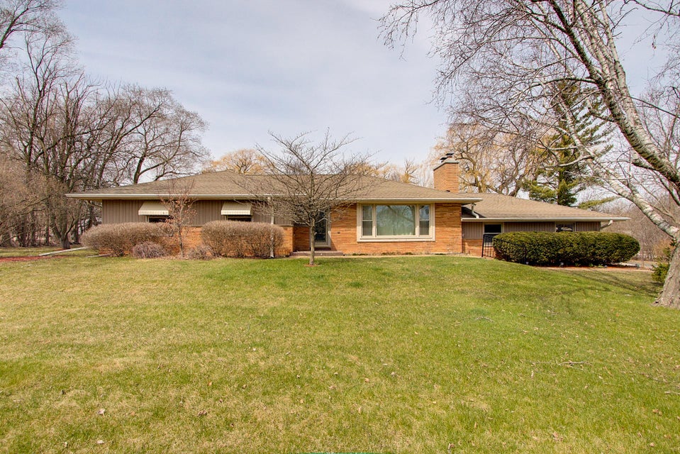 2815 S Sunny Slope Rd, New Berlin, WI 53151 MLS 1578080