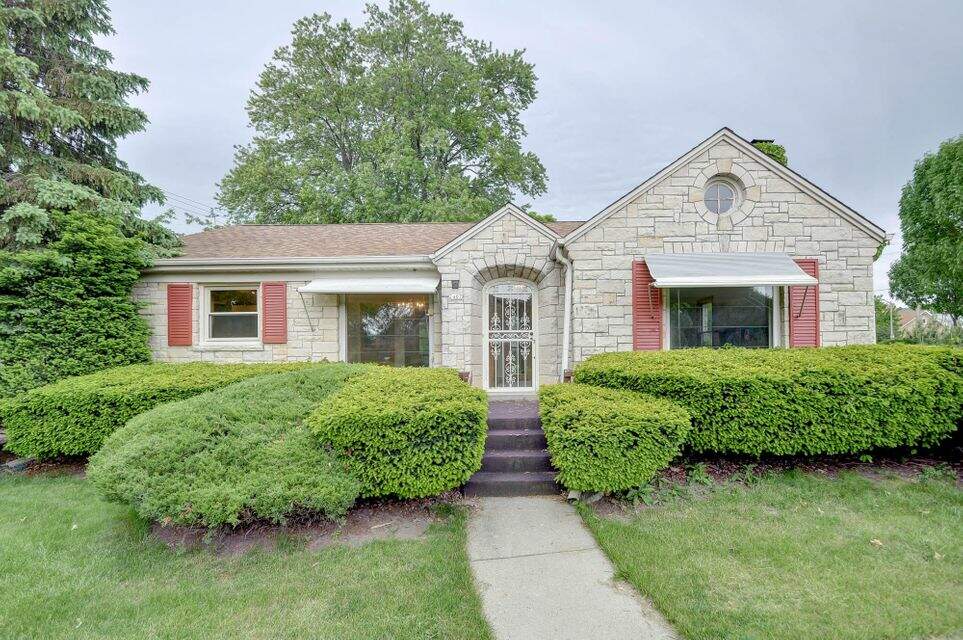 2407 S 54th St, West Allis, WI 53219 MLS 1588973 properties SE Wisconsin