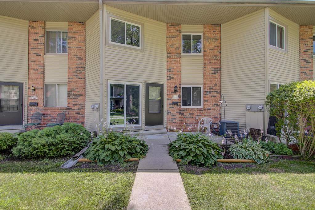 W170N11443 Armada Dr, Germantown, WI 53022 MLS 1597705 properties