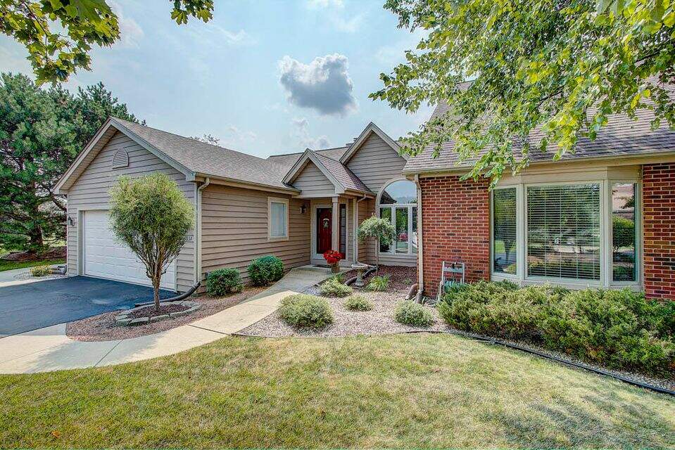 N19W26683 Goldenrod Ct A, Pewaukee, WI 53072 MLS 1601012