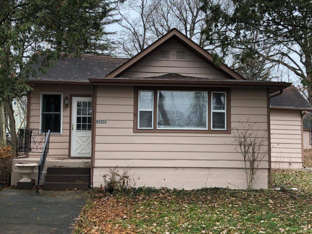 N1233 W Lake Shore Dr, Genoa City, WI 53128 MLS 1615190