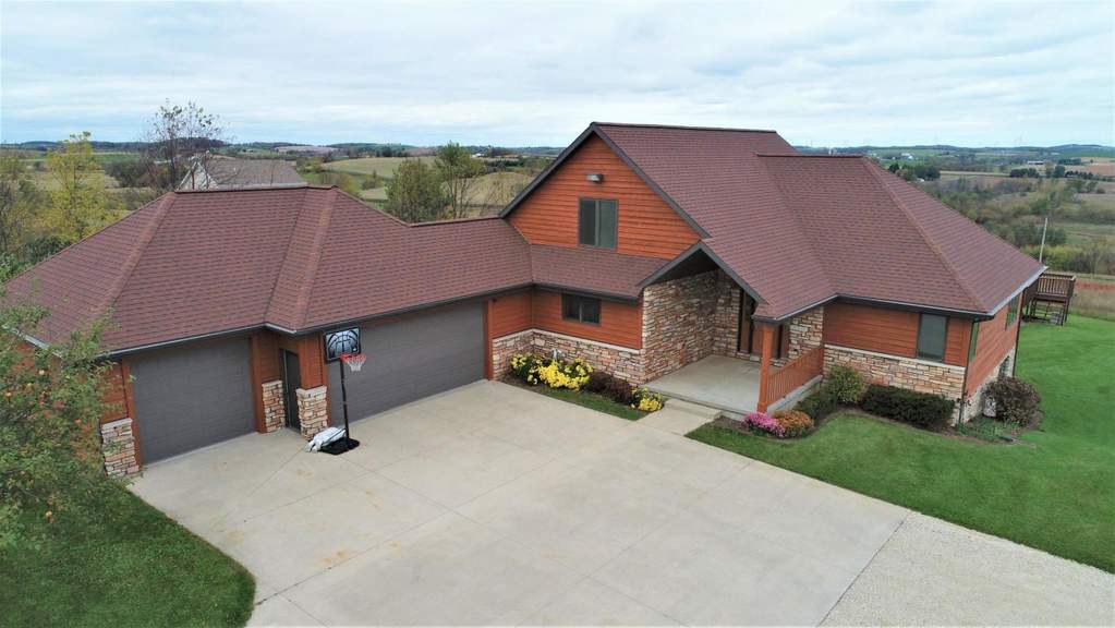 W2810 Sunset Dr, Campbellsport, WI 53010 MLS 1664780 properties