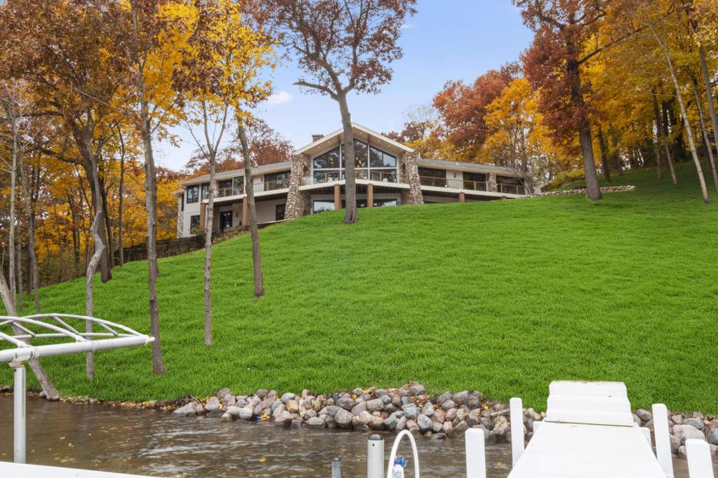 N9198 Oakwood Ln, Mukwonago, WI 53149 MLS 1687383 properties SE