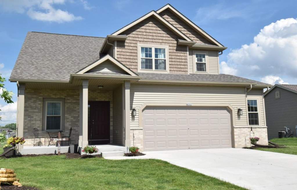 N8262 Woody Ln, Ixonia, WI 53036 MLS 1692350 properties SE Wisconsin