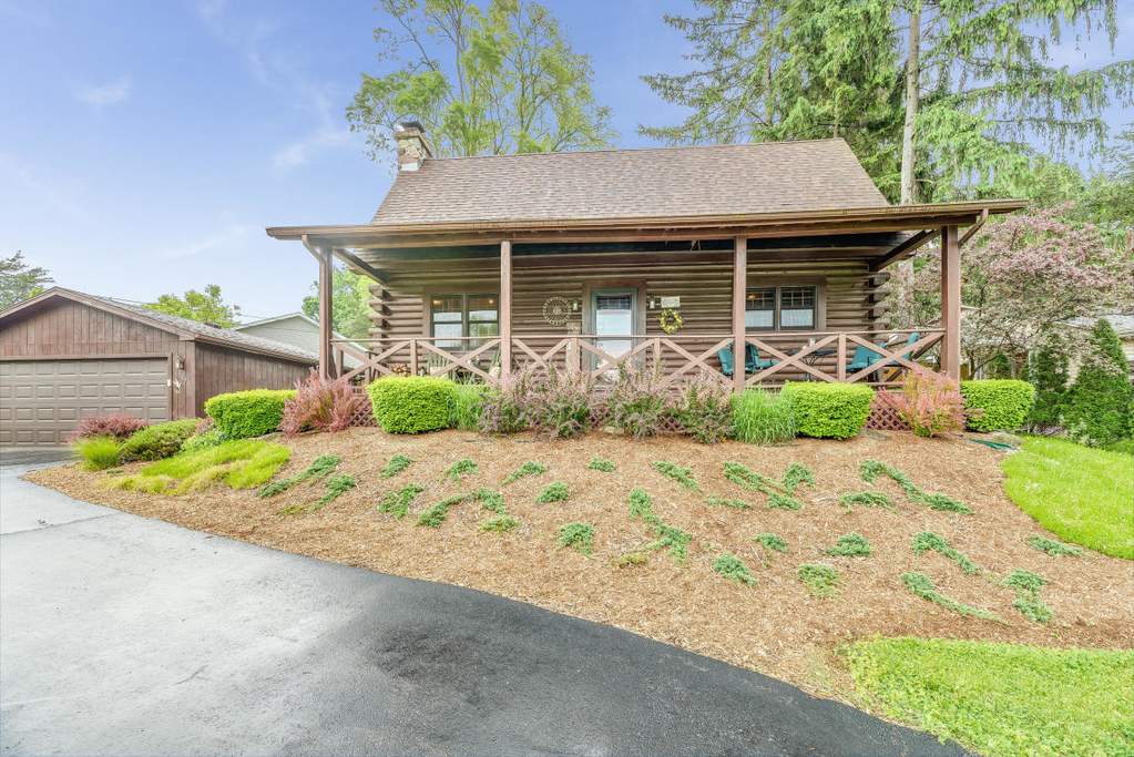 27031 98th St, Trevor, WI 53179 MLS 1693191 properties SE Wisconsin