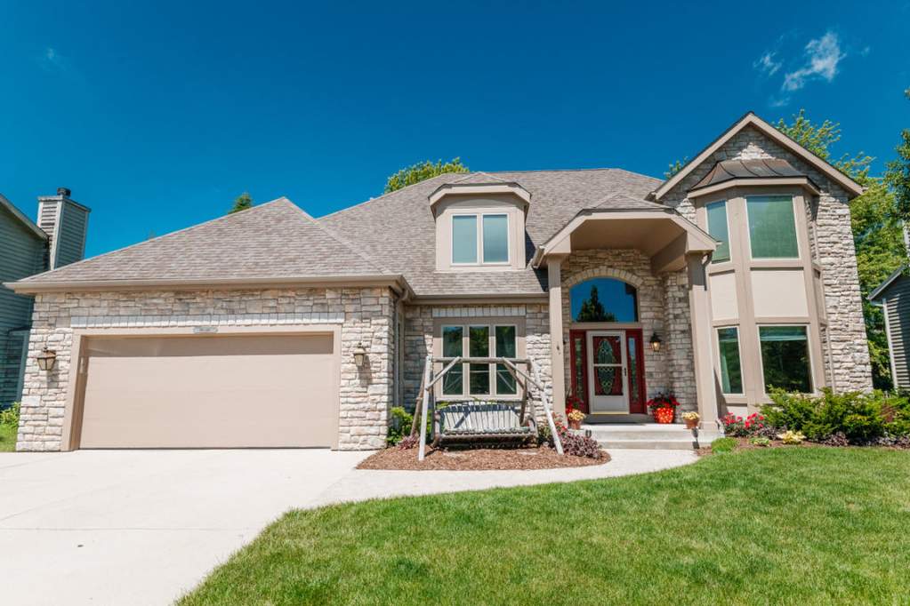 W69N425 Fox Pointe Ave, Cedarburg, WI 53012 | MLS# 1694161 ...
