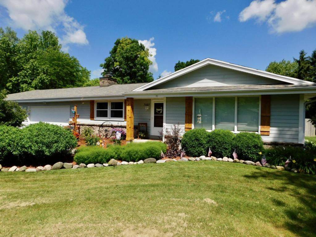 3468 Mount Ln, Hubertus, WI 53033 MLS 1696292 properties SE Wisconsin