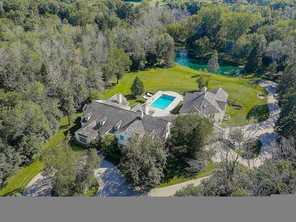 8247 N River Rd, River Hills, WI 53217 MLS 1696822 properties SE