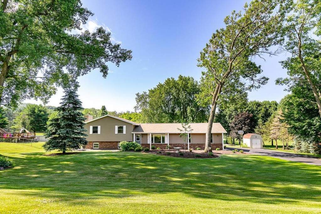 W7451 Sylvester Rd, Holmen, WI 54636 MLS 1697210 properties La Crosse