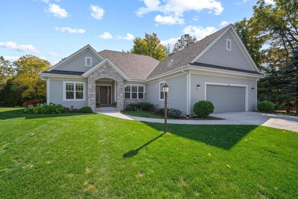 11248 N River Birch Dr 13, Mequon, WI 53092 MLS 1712147