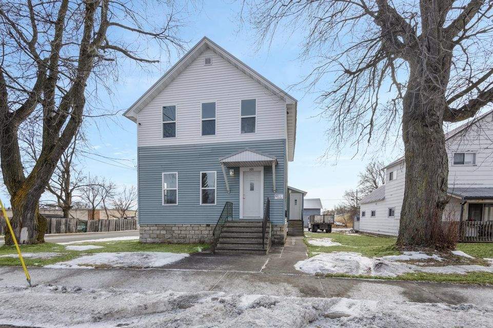 101 E. Hosmer St, WI 54143 MLS 1724455 properties SE