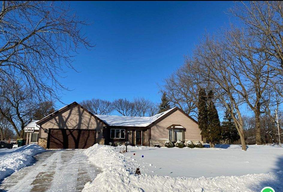 11800 W Woodland Cir, Hales Corners, WI 53130 MLS 1725342