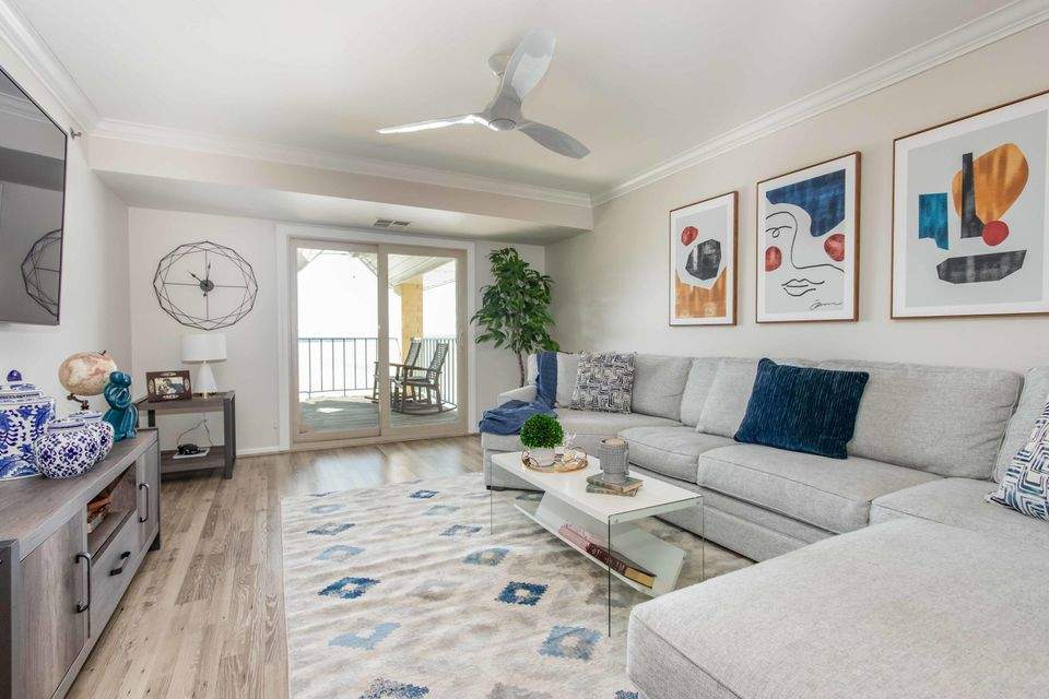 130 W Wisconsin Ave 20, Pewaukee, WI 53072 MLS 1730936