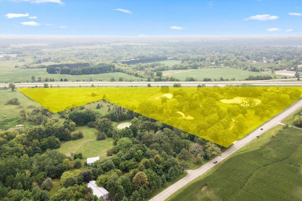 W673 Pell Lake Dr, Genoa City, WI 53128 MLS 1738410 properties SE Wisconsin