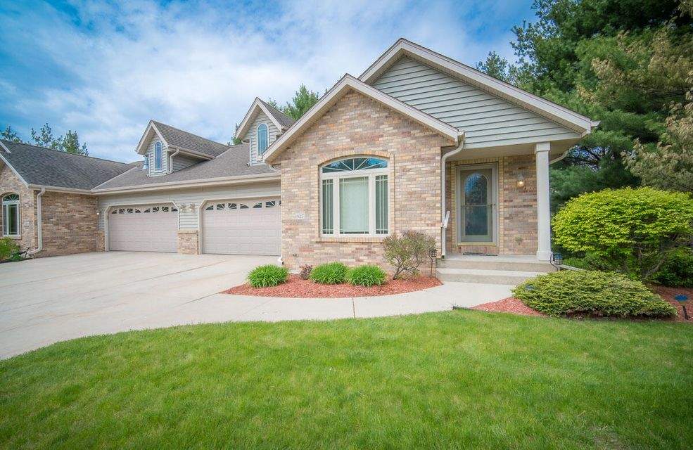 1427 American Eagle Dr, Slinger, WI 53086 MLS 1739714 properties