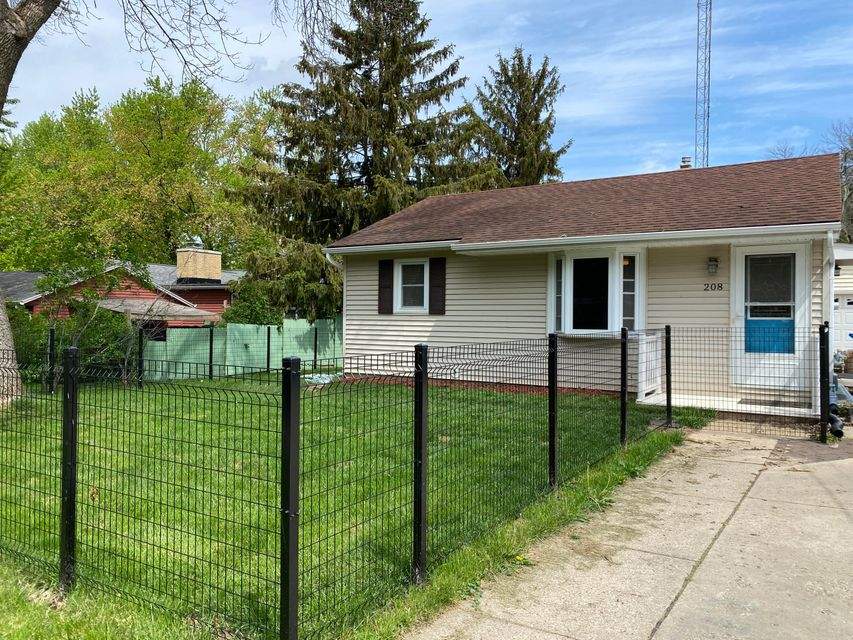 208 E Spaulding St, Watertown, WI 53098 MLS 1741241 properties SE