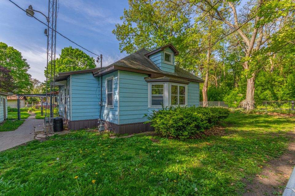 W5557 Park Dr, Elkhorn, WI 53121 MLS 1741535 properties SE Wisconsin