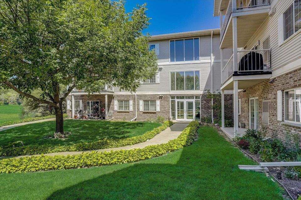 140 W Commerce Blvd 310, Slinger, WI 53086 MLS 1747086