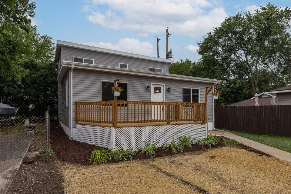 23423 127th Pl, Trevor, WI 53179 MLS 1751949 properties SE Wisconsin