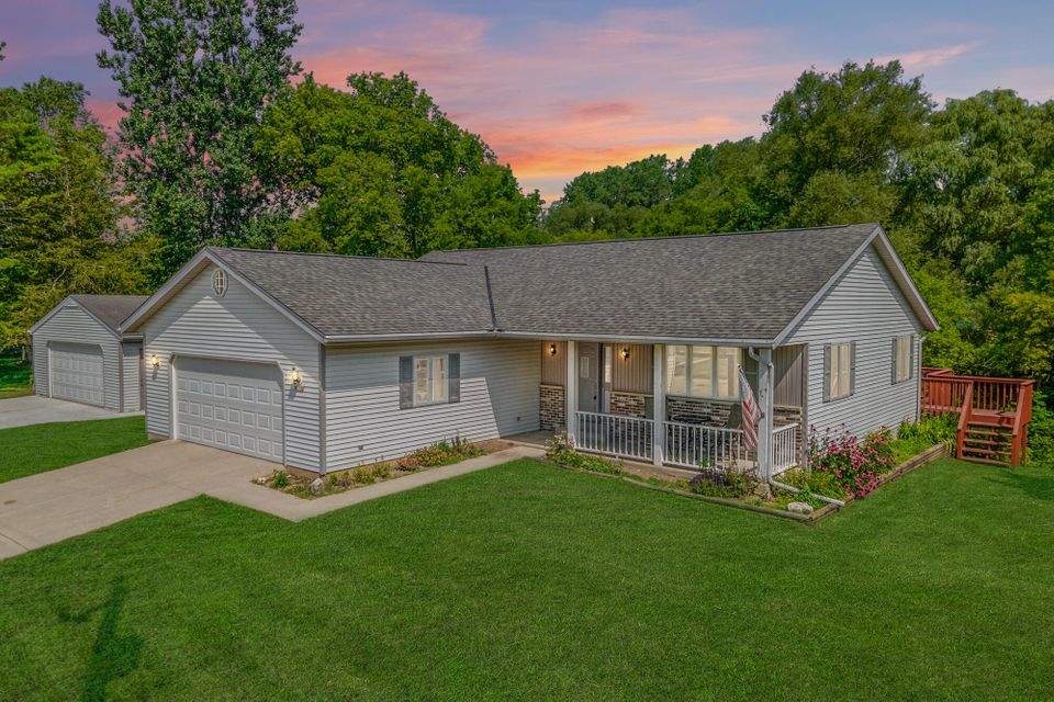 W7120 School Dr, Adell, WI 53001 MLS 1754573 properties SE Wisconsin