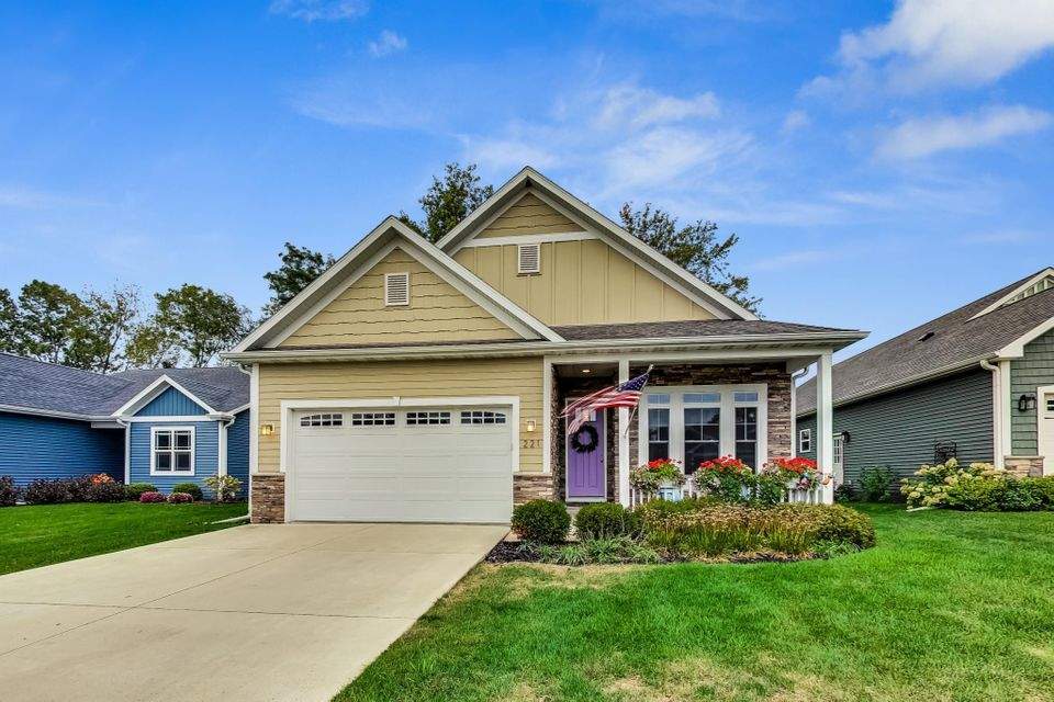 221 Summerhaven Ln, Lake Geneva, WI 53147 MLS 1767885 properties