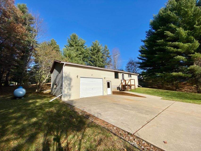 402 Craig, Crivitz, WI 54114 MLS 1771952 properties SE Wisconsin