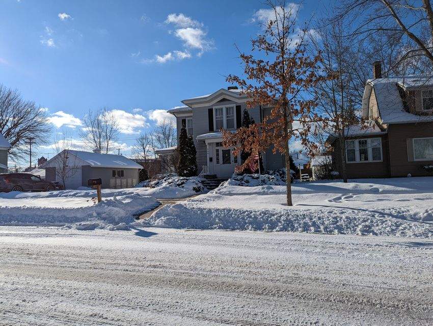 208 N Spring St, Sparta, WI 54656 MLS 1778957 properties SE Wisconsin