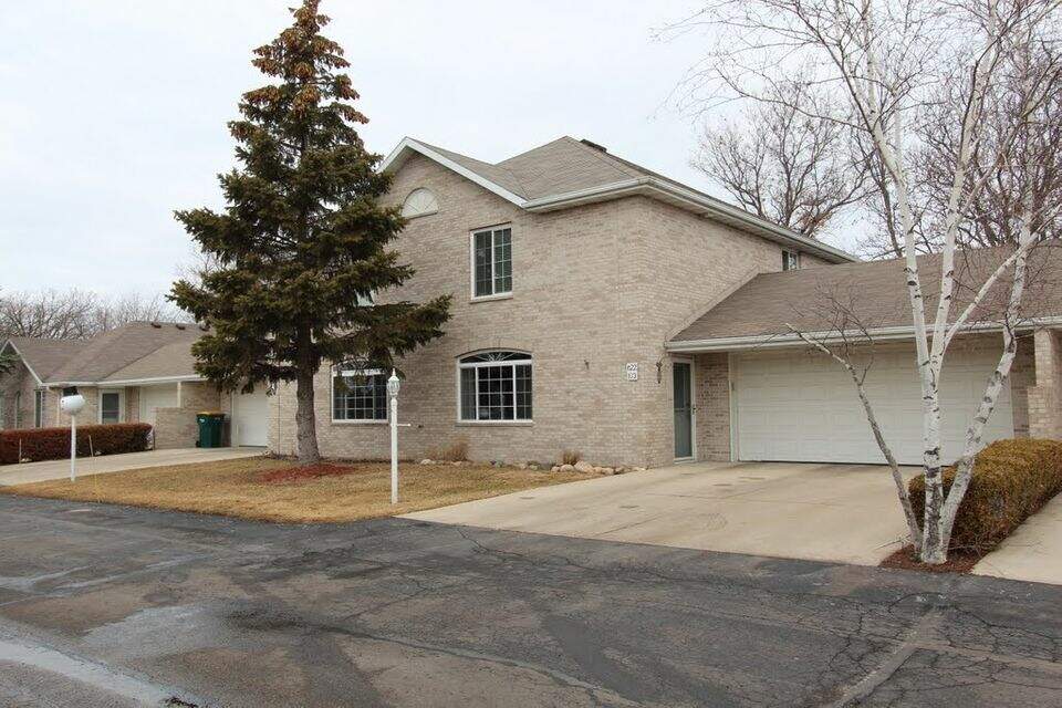 622 E Market St 103, Elkhorn, WI 53121 MLS 1782002 properties SE