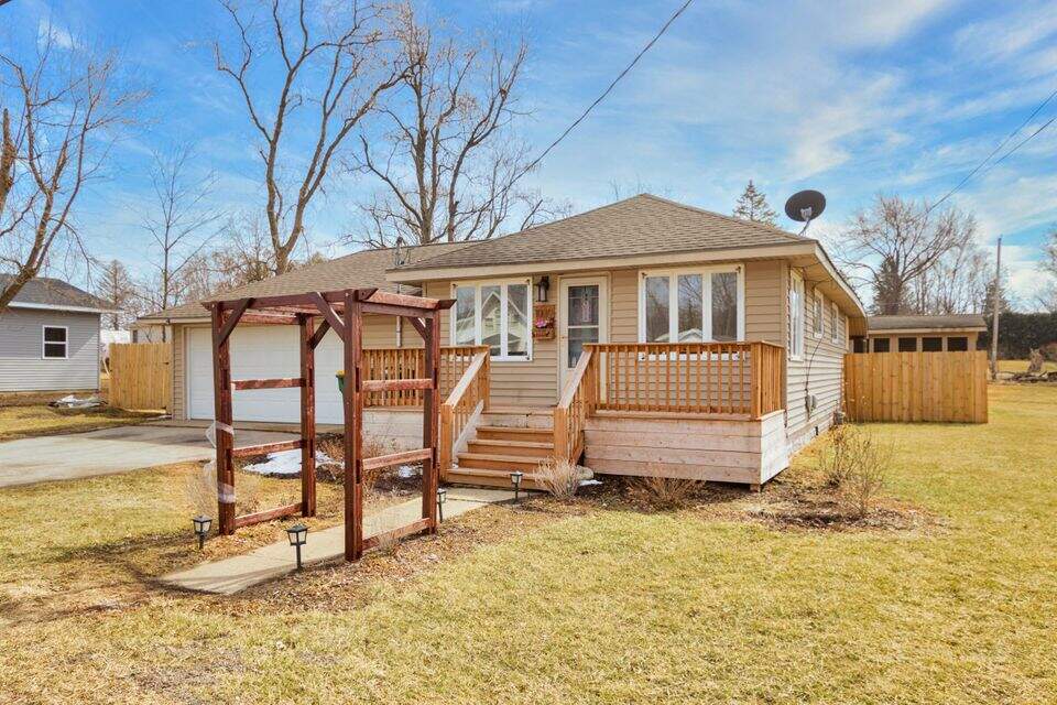 W1039 Golden Glow Rd, Genoa City, WI 53128 MLS 1783451 properties SE Wisconsin